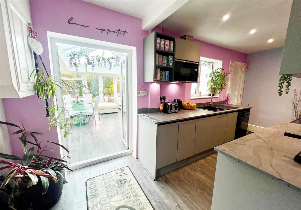 Kitchen onto conservatory.jpg
