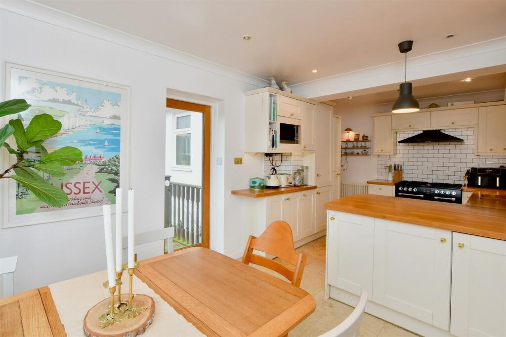 Kitchen/ Breakfast Room