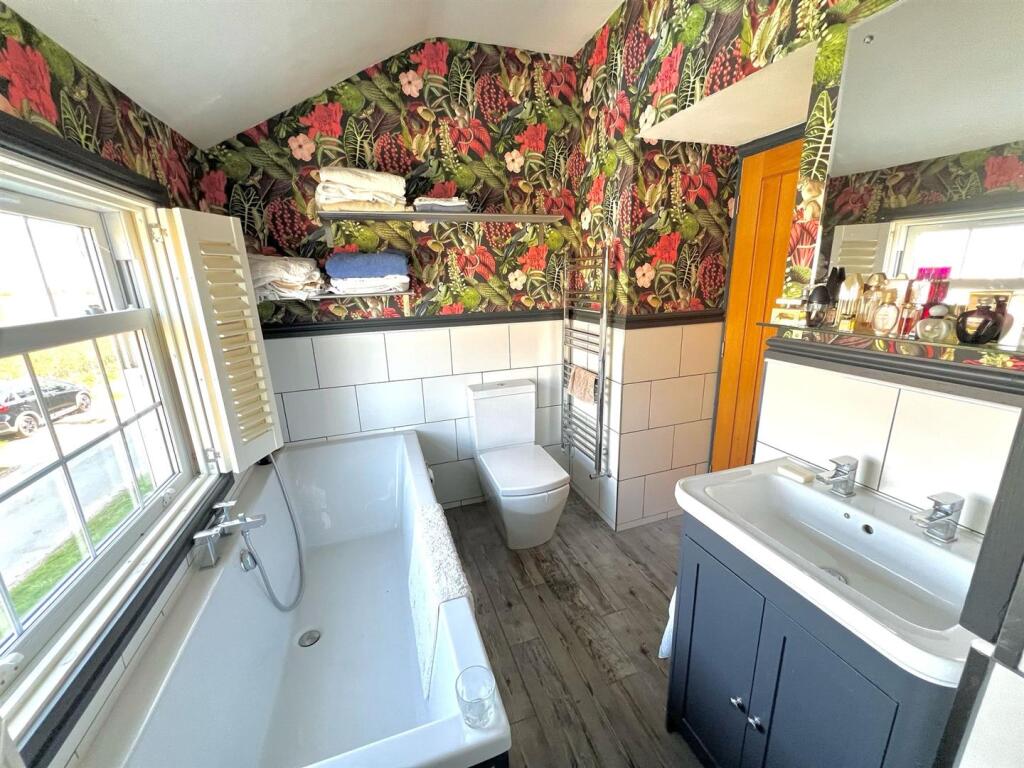 En Suite Bathroom