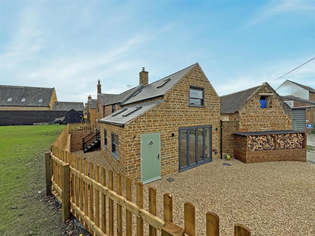 Main Street, Caldecott