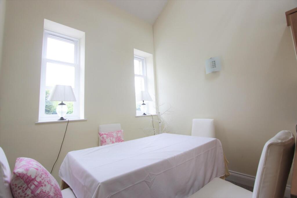 2. Kitchen (diner).jpg