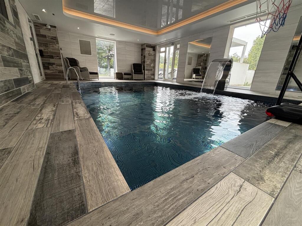 Pool.jpg