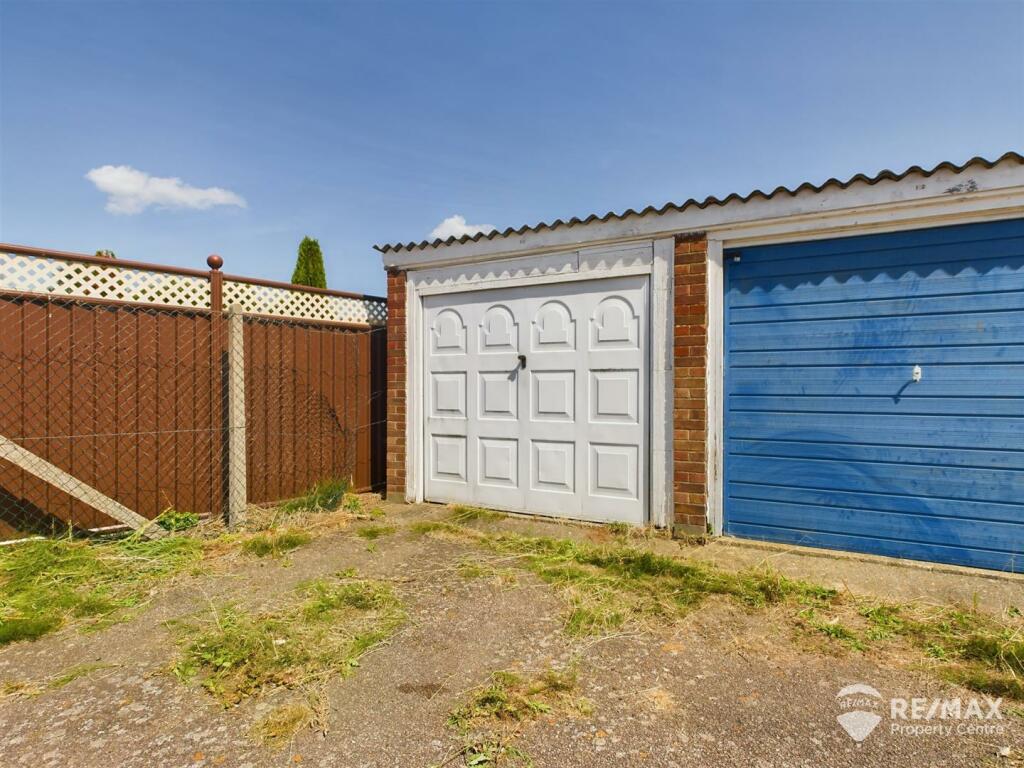 Garage in Block.jpg
