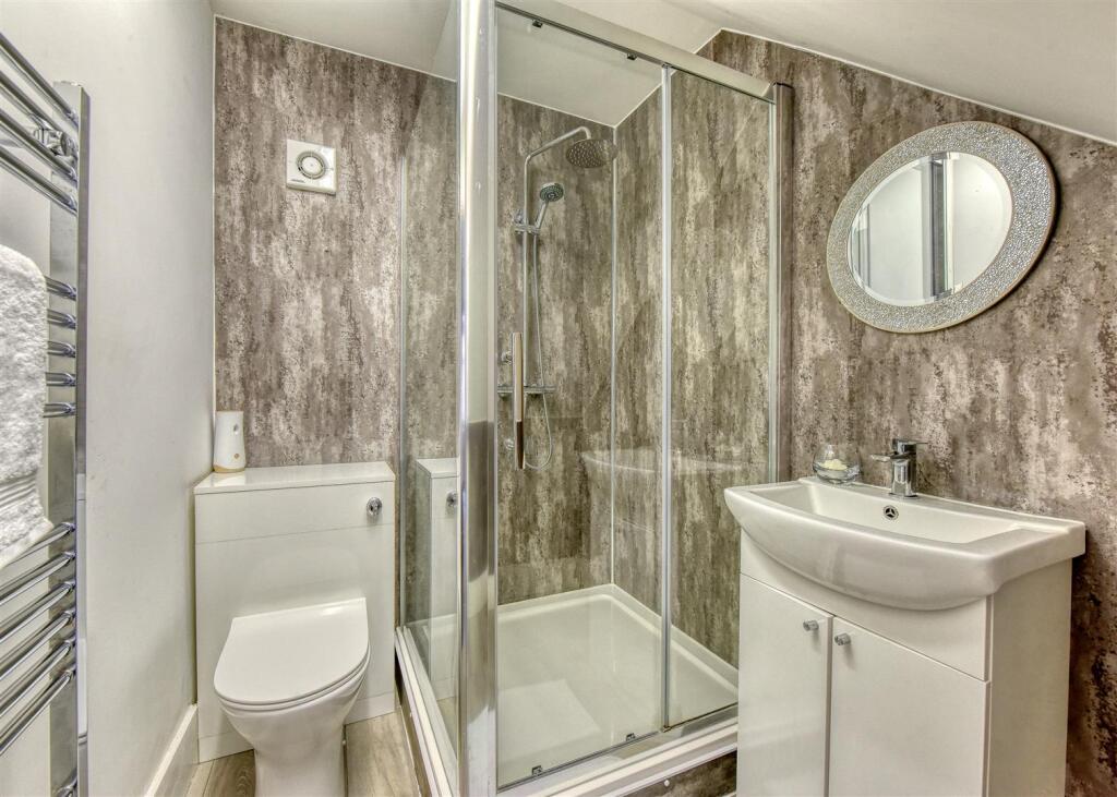 51 Sedgley Road-SHower Room.jpg