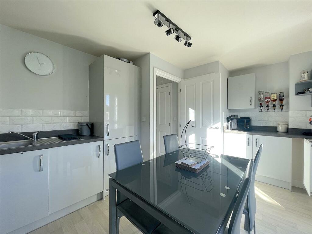 Kitchen:Dining Room (1).jpeg