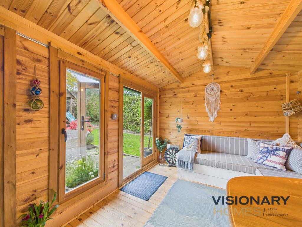 CAM03522G0-PR0220-STILL048