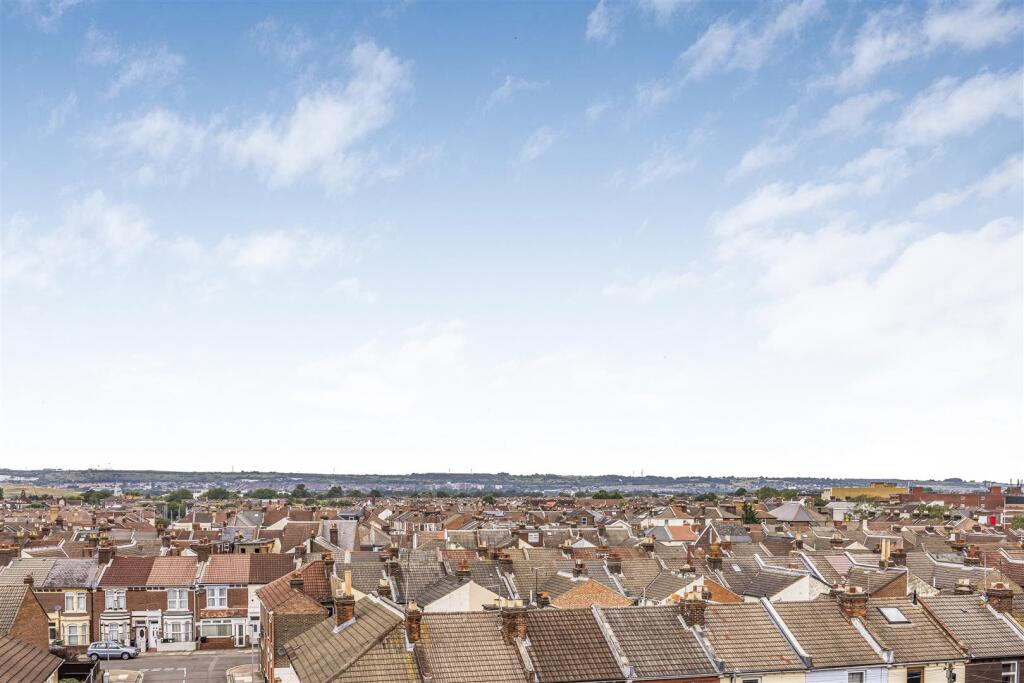 Flat 17, 29-31 Kingston Crescent, Portsmouth-Porti