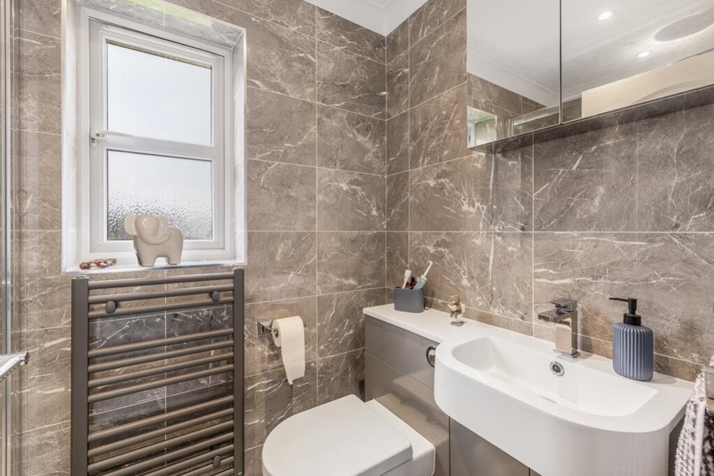 5 Richard Busby Way (Lutton)-32