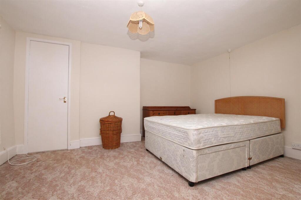 Bedroom 2.JPG