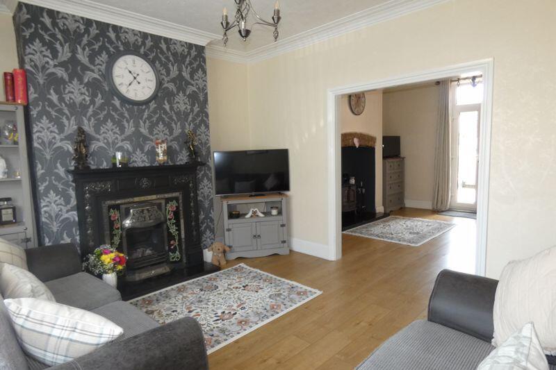 Lounge/Dining Room