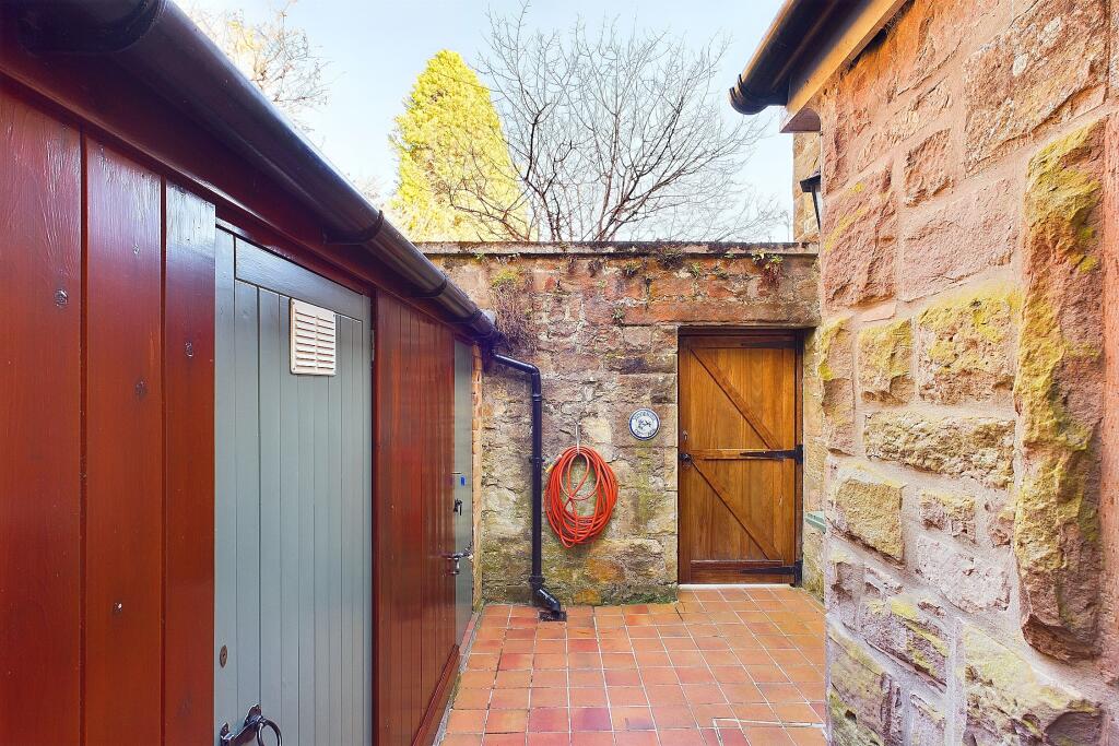 CAM04201G0-PR0053-STILL043