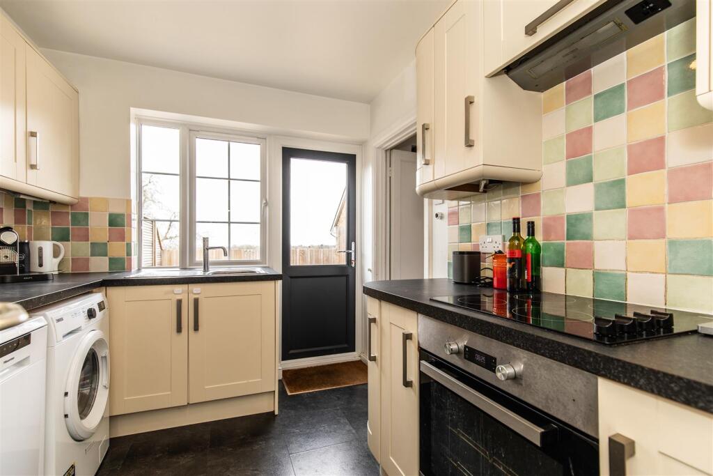 2 Sackville Close4.jpg