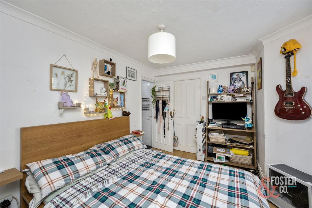 York Road 34, Basement Flat-004.JPG