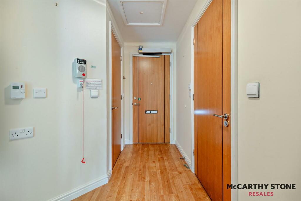 8608949-interior08-800.JPG