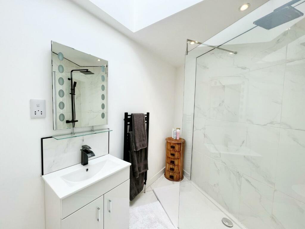 En Suite pic 1.jpg