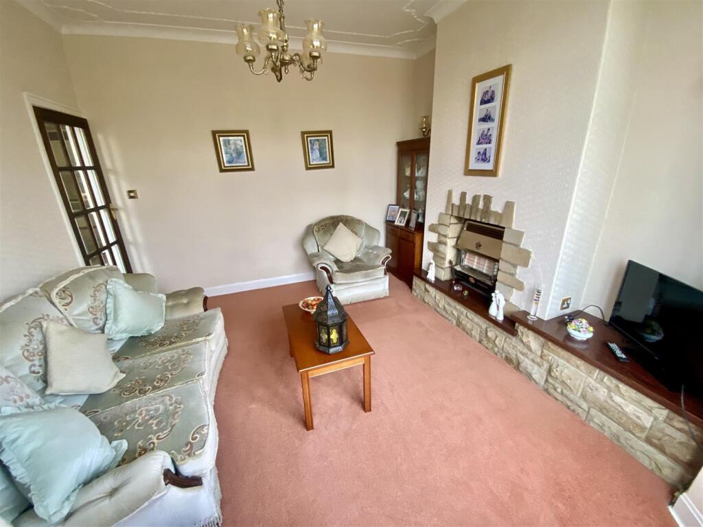 Bramleys Estate Agents - Glebe Gate - Thornhill (1
