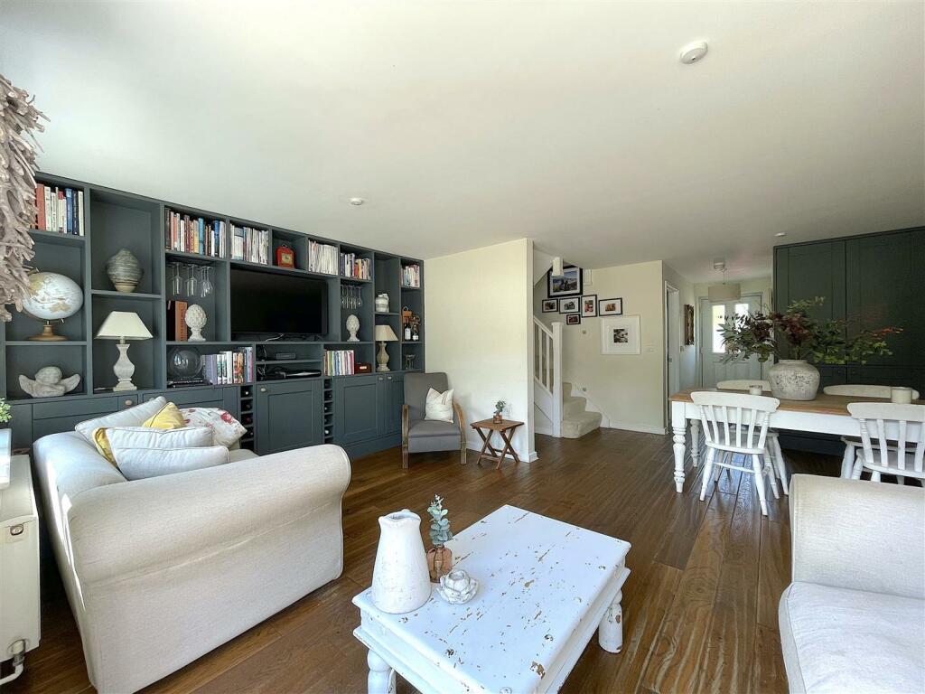 Living Room:Dining Room (6).jpeg