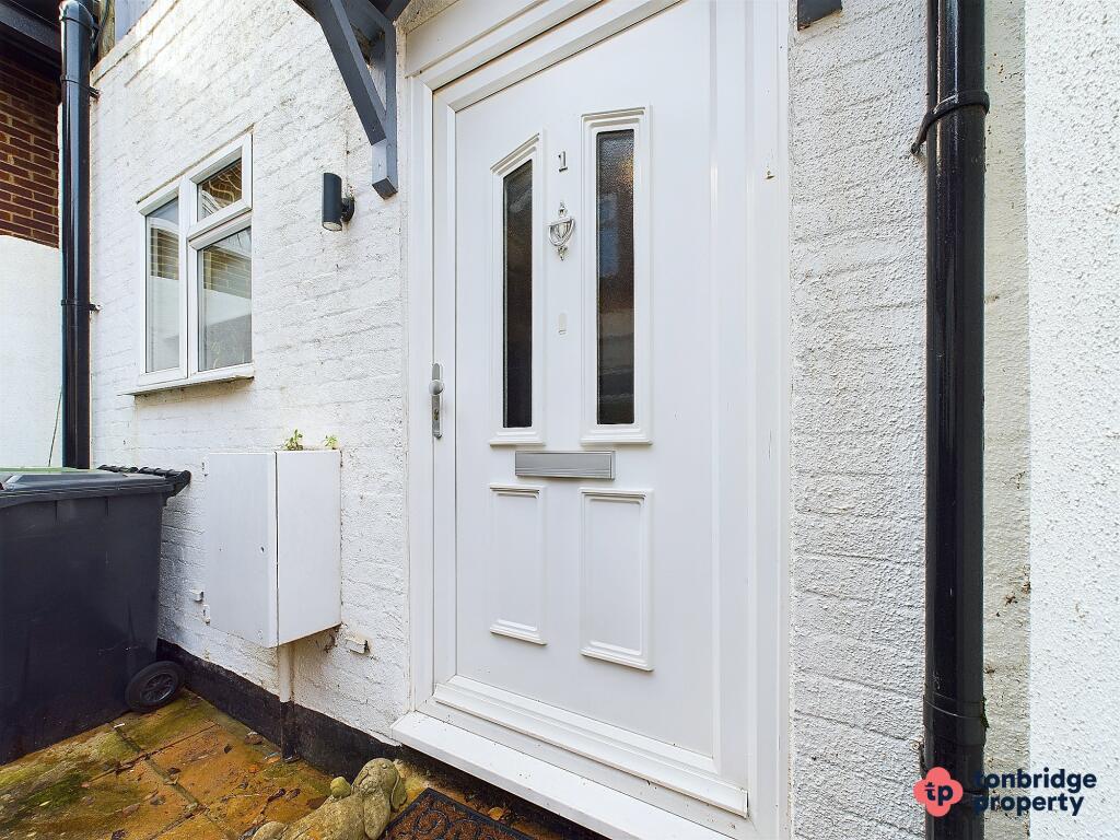 CAM03742G0-PR0013-STILL030