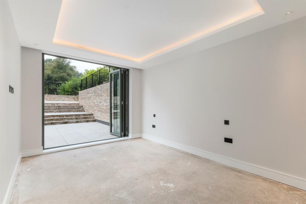 F1 397 Cockfosters Road Ph5.jpg