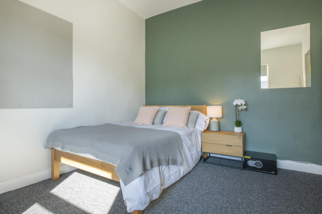 11 Arthur, Bedroom 8