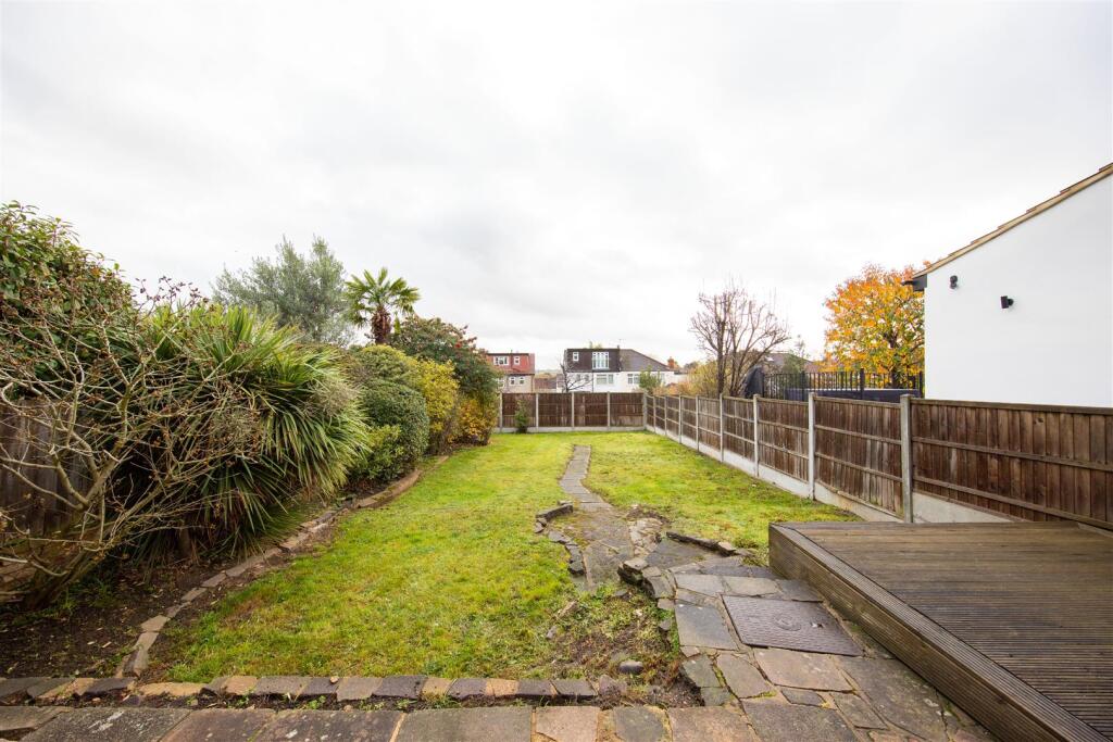 Roding View, IG9