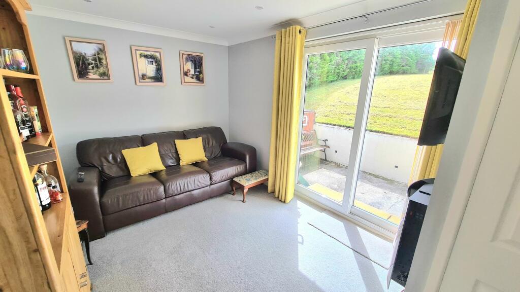 BEDROOM / SNUG