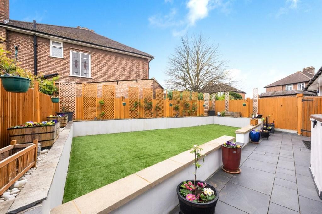 STONELEIGH CRESCENT 50 (2).jpg