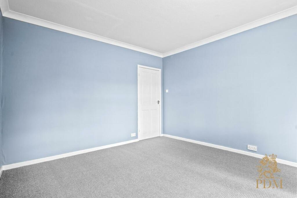 38 Russell Drive Wollaton Nottingham NG8 2BH