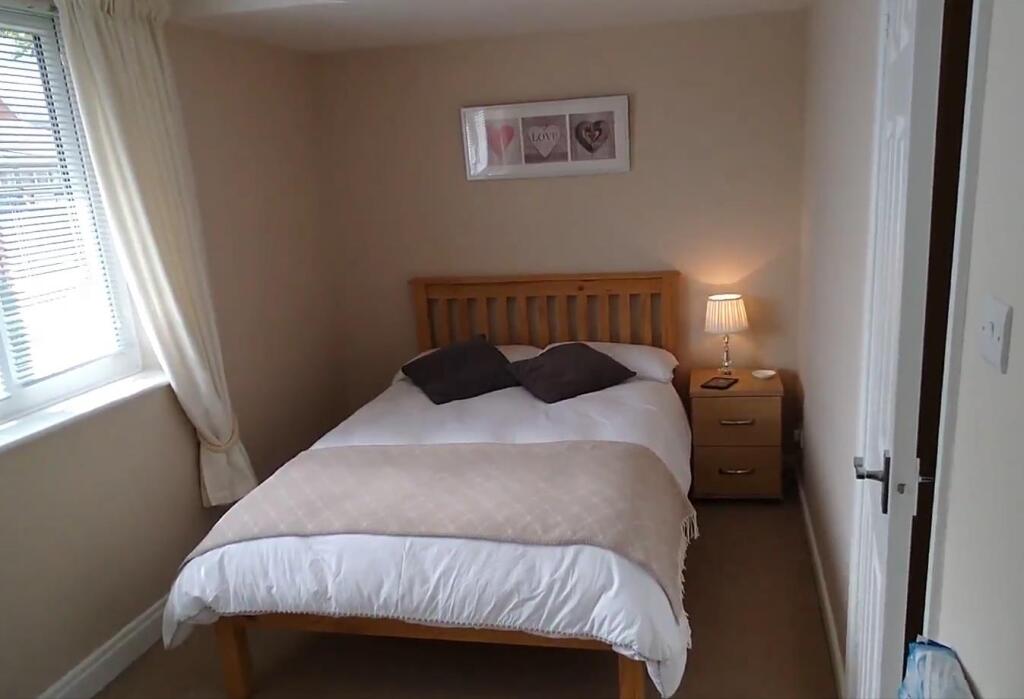 Flat2_Bedroom.JPG