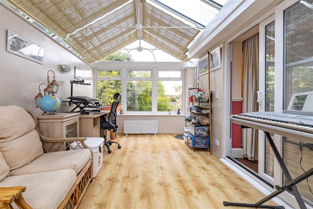 34, Blackacre Road (11).jpg