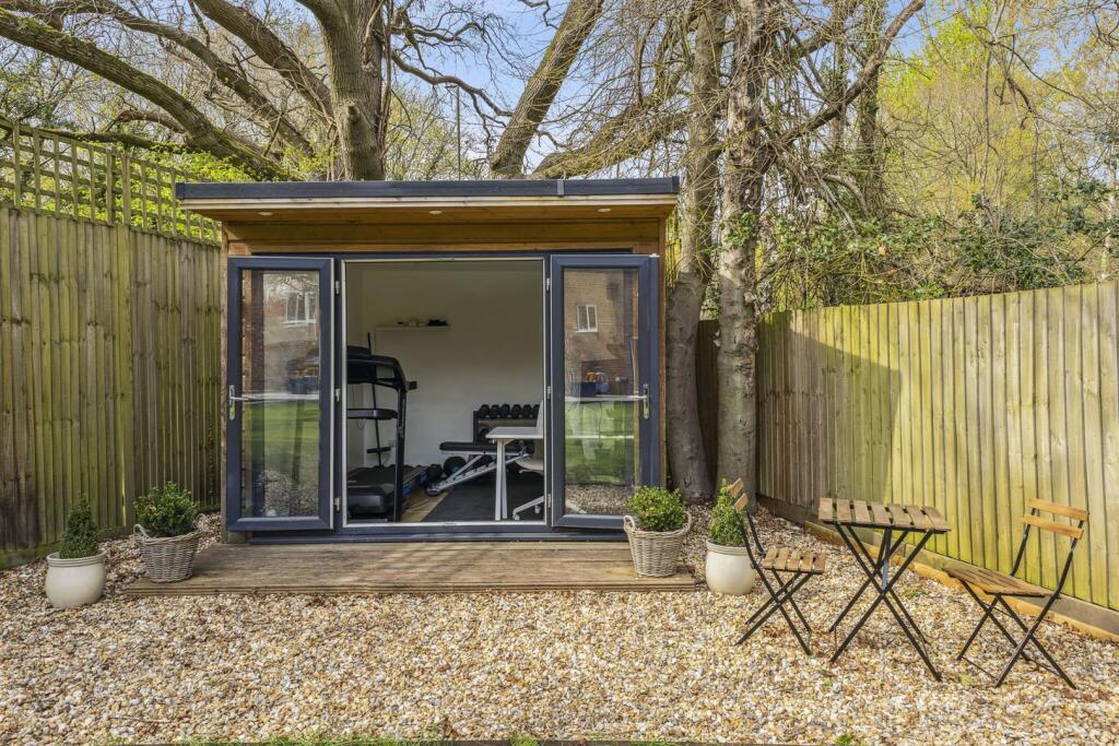 89601_1B Mytchett Road Mytchett(27)_low.jpg