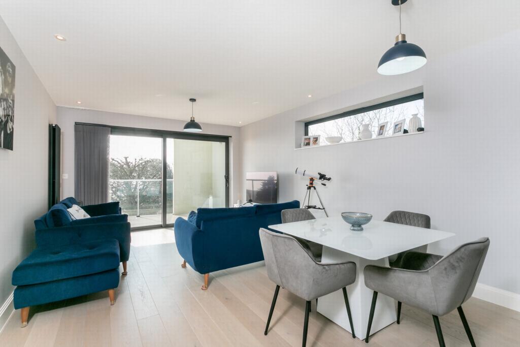 Kitchen/dining/living