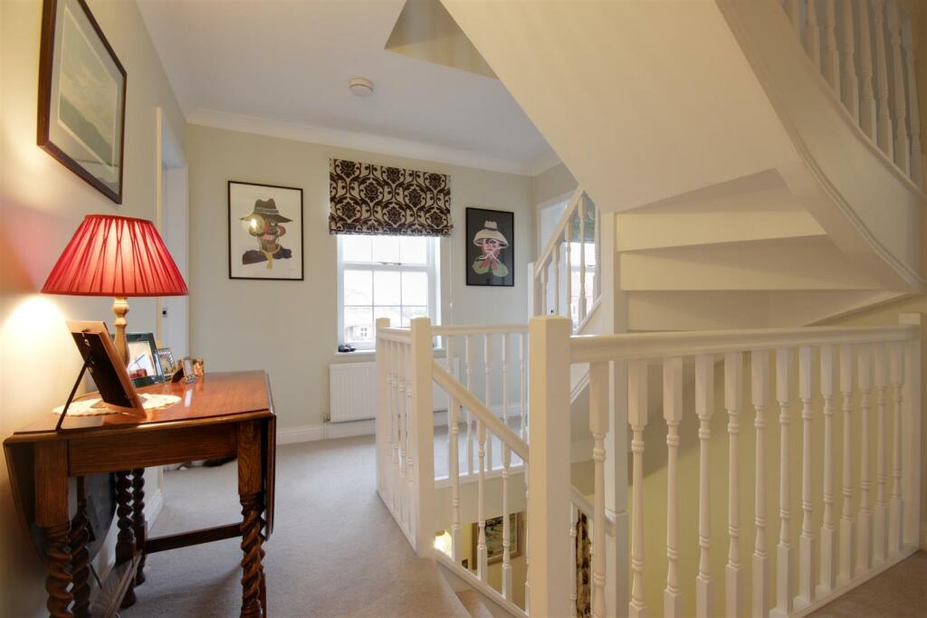 GALLERIED LANDING
