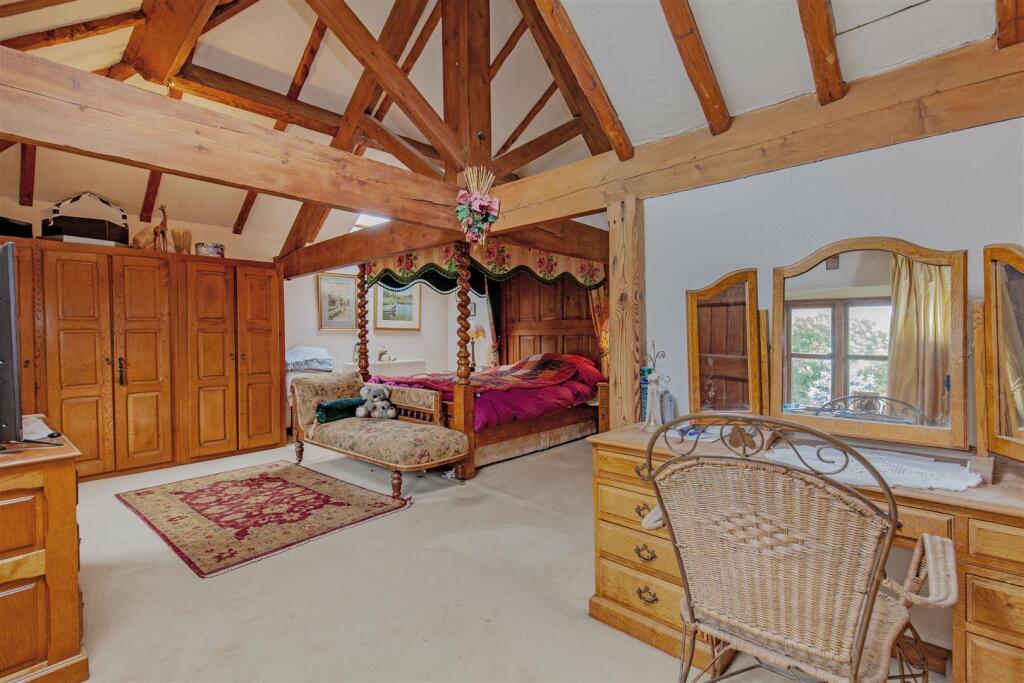 Bedroom 1-1.jpg