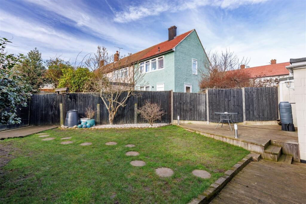 15 Holt Way (19).jpg