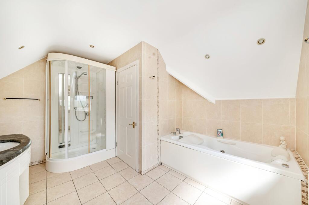 ENSUITE B1