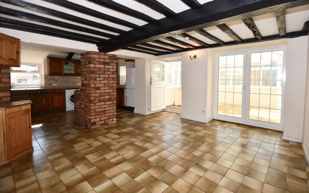 Kitchen / dining