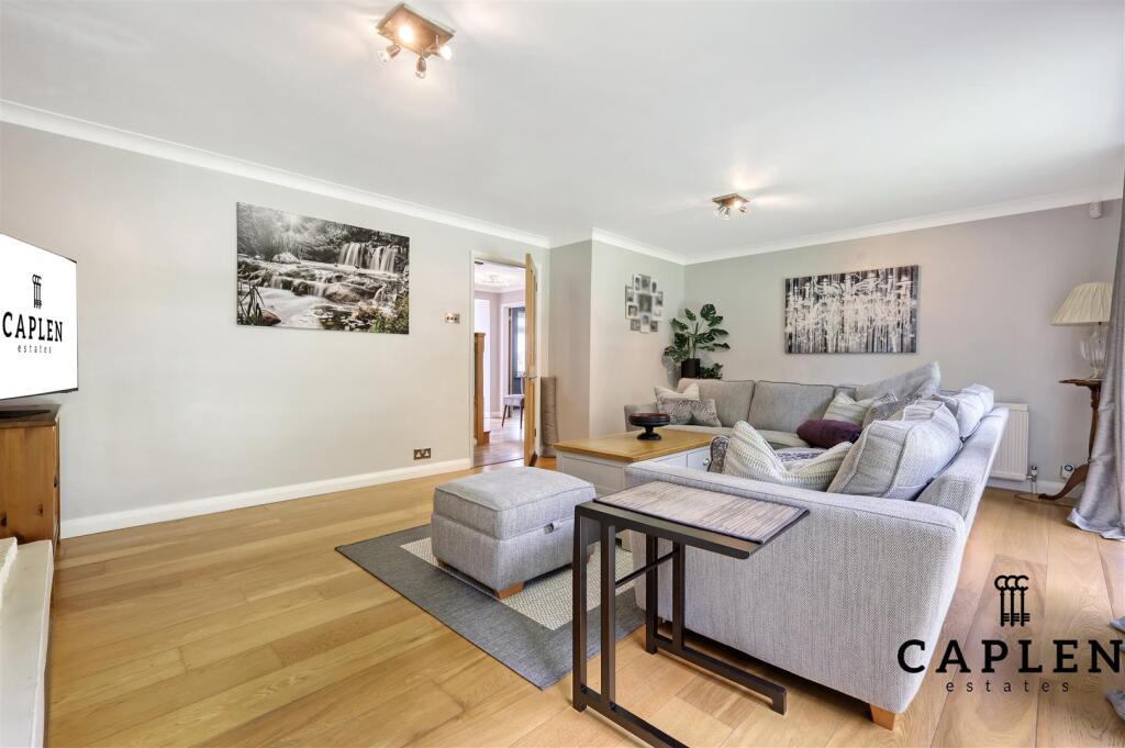 Living Room Inward.jpg