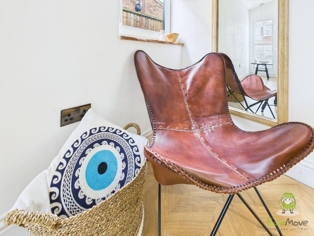 CAM01543G0-PR0166-STILL029