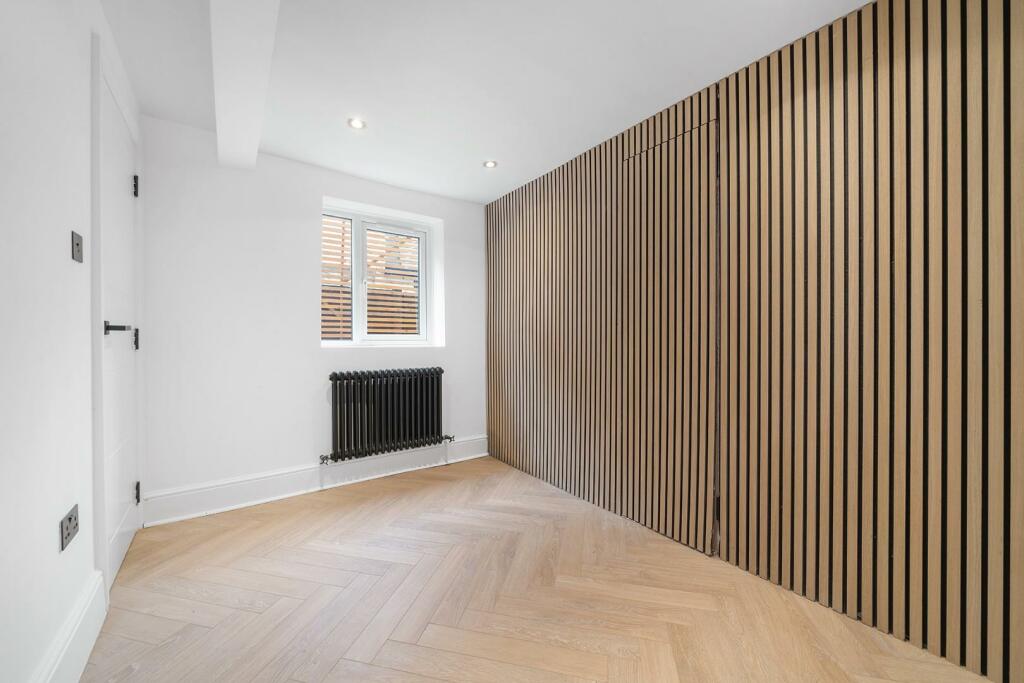 Bedroom 2 (2).jpg