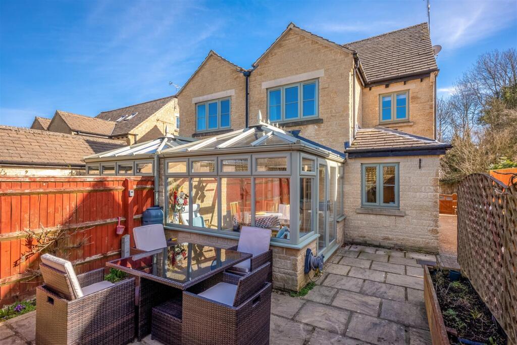 8 Foxfield Court-14.jpg