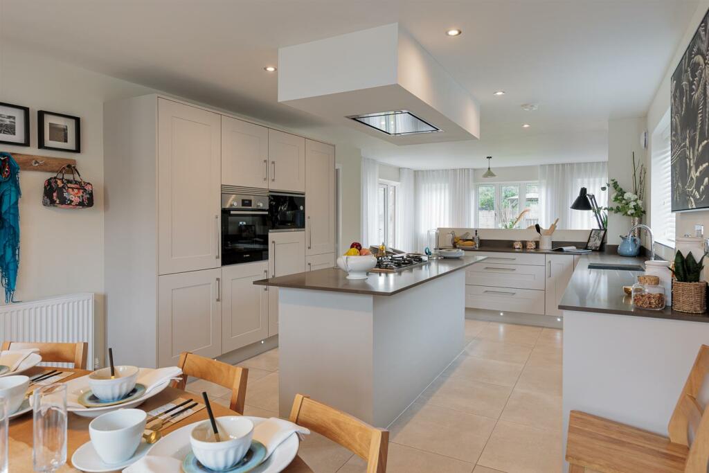 Kitchen/Dining Area