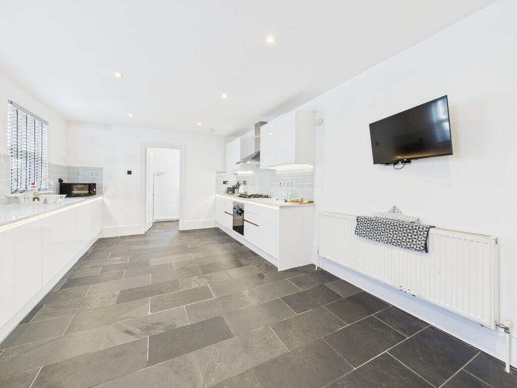 CAM03974G0-PR0120...