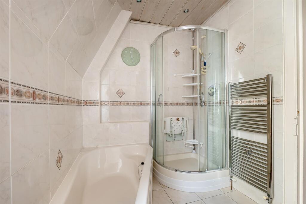 11 golf avenue (26).jpg