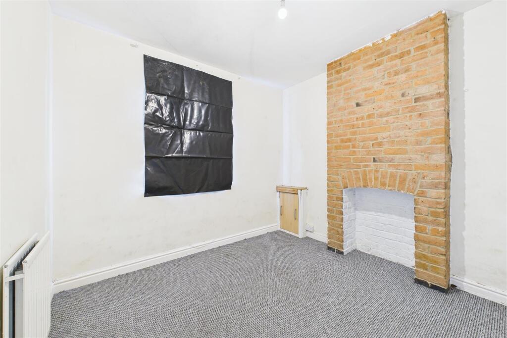 59 Great Western Road, Gloucester GL1 3PZ| Freehol