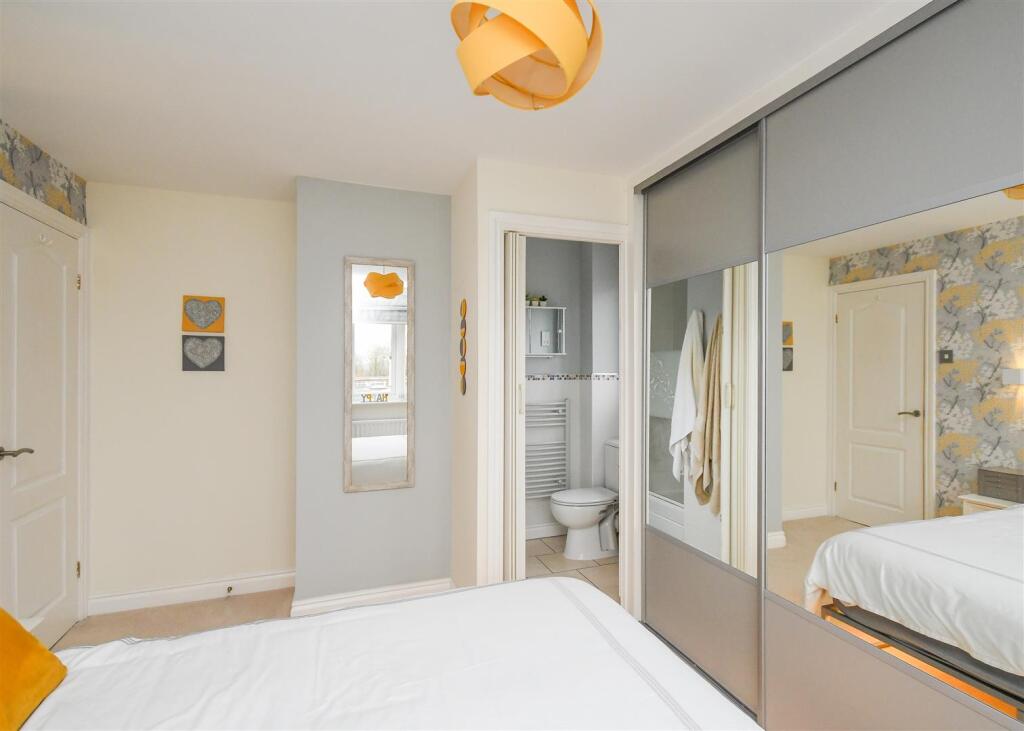 7 Griffiths Drive - Principal Bedroom Suite.jpg