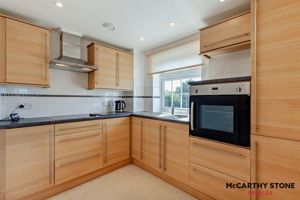 8620318-interior09-800.JPG