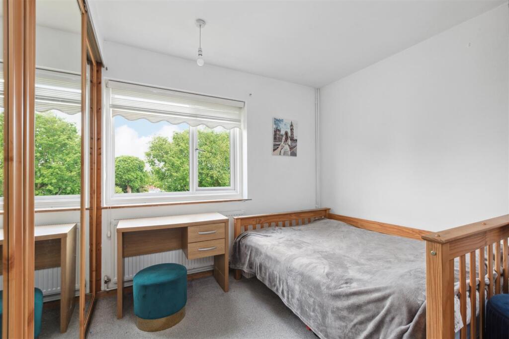 36 Balmoral Dr, Borehamwood WD6 2RD_013.jpg