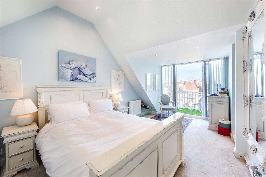 Principal bedroom