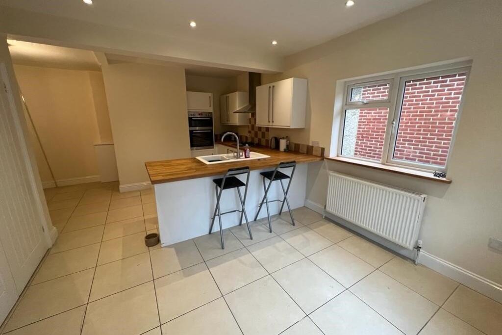 2 Ayebridges KITCHEN VIEW